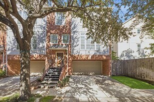 205 Dennis St in Houston, TX - Building Photo