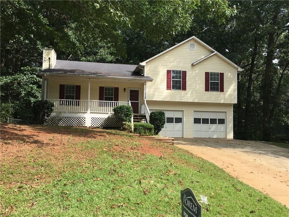 318 Bakers Bridge Cir in Douglasville, GA - Building Photo