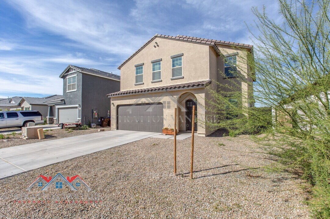 5954 E Demeter Dr in Florence, AZ - Building Photo