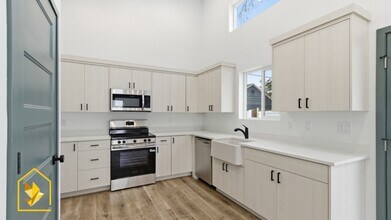 3182 S Imperial St, Unit B in Salt Lake City, UT - Building Photo - Building Photo