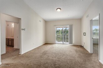4908 Key Lime Dr, Unit 301 in Jacksonville, FL - Building Photo - Building Photo