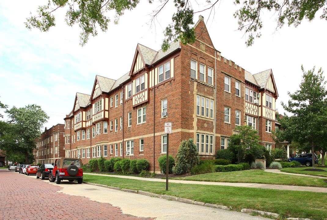 Clifford Apartments in Lakewood, OH - Building Photo