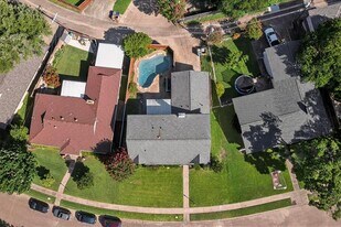 10132 Medlock Dr in Dallas, TX - Building Photo