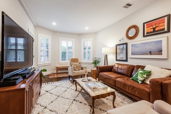 127 Pleasant St in Boston, MA - Building Photo
