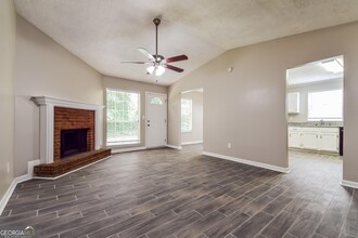 5250 Kirk Dr in Atlanta, GA - Building Photo - Building Photo