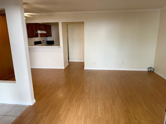 3266 Ashford St in San Diego, CA - Building Photo - Building Photo