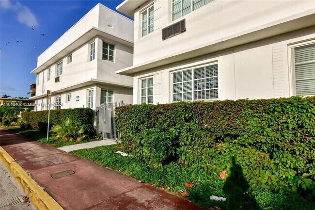 8415 Harding Ave in Miami Beach, FL - Building Photo - Building Photo