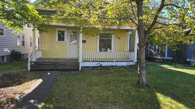 property at 823 W Carlisle Ave