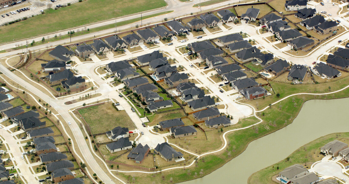 Grand Mission Estates in Richmond, TX - Building Photo