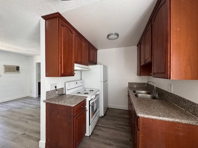 18416 Halsted St in Los Angeles, CA - Building Photo - Building Photo