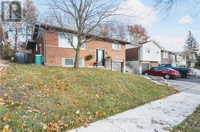 264 Laurentian Dr in Kitchener, ON - Building Photo - Building Photo