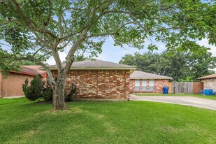 2010 Quail Pl Dr in Missouri City, TX - Building Photo