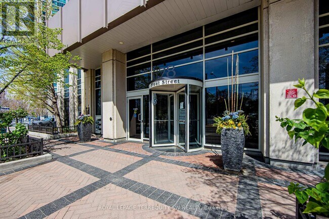1015-628-628 Fleet St in Toronto, ON - Building Photo - Building Photo
