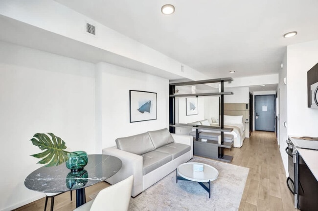 398 NE 5th St, Unit SI ID1504043P in Miami, FL - Building Photo - Building Photo