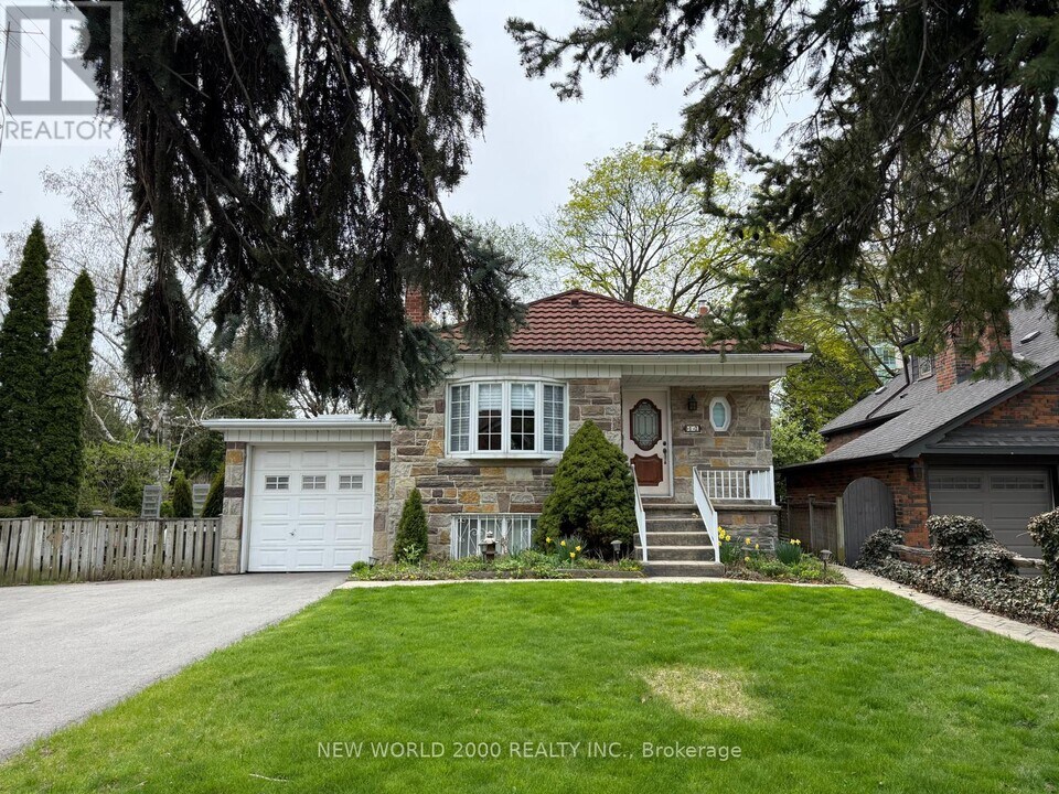 12 Monkton Ave in Toronto, ON - Building Photo