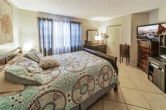 9705 Fontainebleau Blvd in Miami, FL - Building Photo - Building Photo