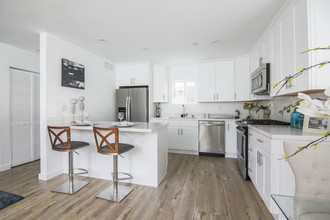 402 Pacific St in Santa Monica, CA - Building Photo - Interior Photo