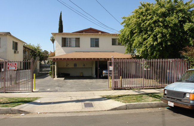 7917 Willis Ave in Panorama City, CA - Building Photo - Building Photo