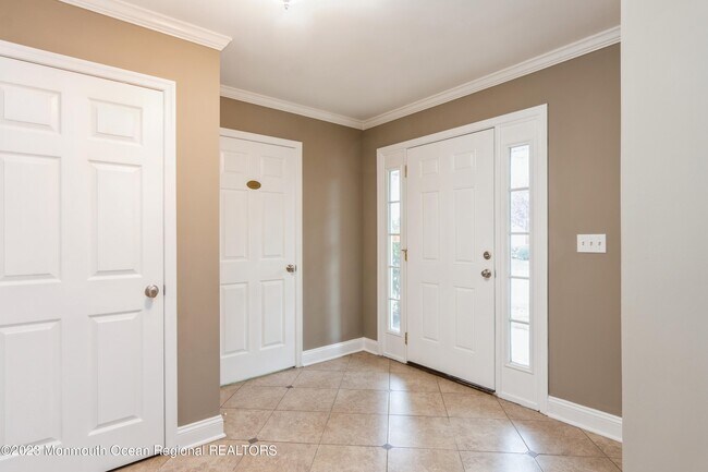 34 Chimney Ct in Old Bridge, NJ - Building Photo - Building Photo