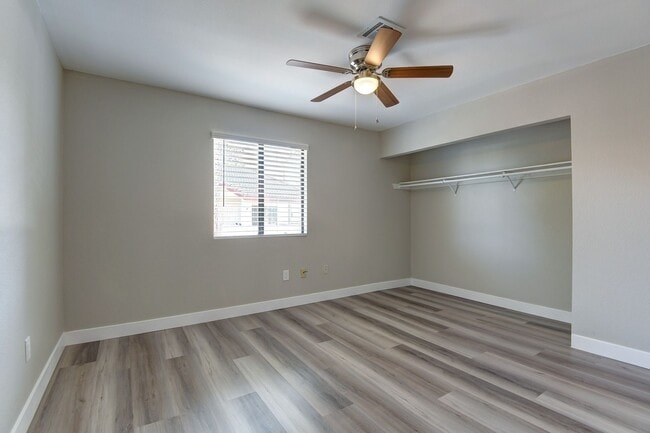 853 Rock Springs Dr in Las Vegas, NV - Building Photo - Building Photo