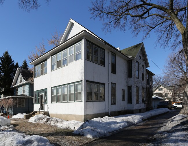 2000 Emerson Ave S in Minneapolis, MN - Foto de edificio - Building Photo