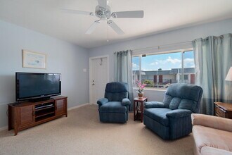 3160 Lake Osborne Dr in Lake Worth Beach, FL - Building Photo - Building Photo