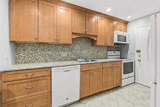 276 Albion St in Wakefield, MA - Building Photo - Building Photo