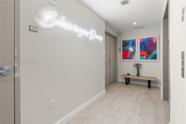 488 NE 18th St, Unit 715 in Miami, FL - Building Photo - Building Photo
