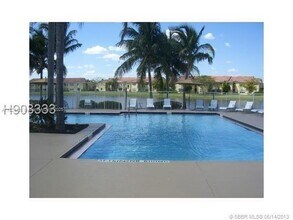 437 Vista Isles Dr in Plantation, FL - Building Photo - Building Photo