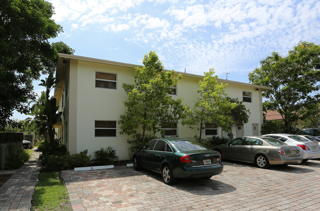 530 NE 15th Ct in Fort Lauderdale, FL - Building Photo - Building Photo