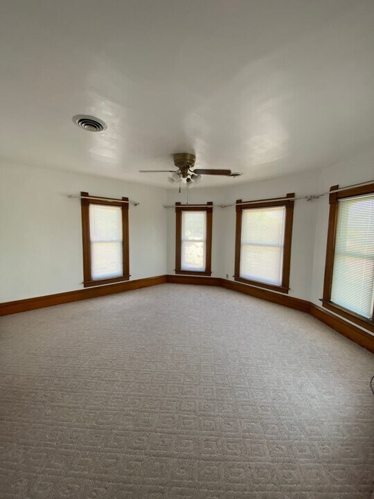 1115 McClellan St in Tama, IA - Building Photo