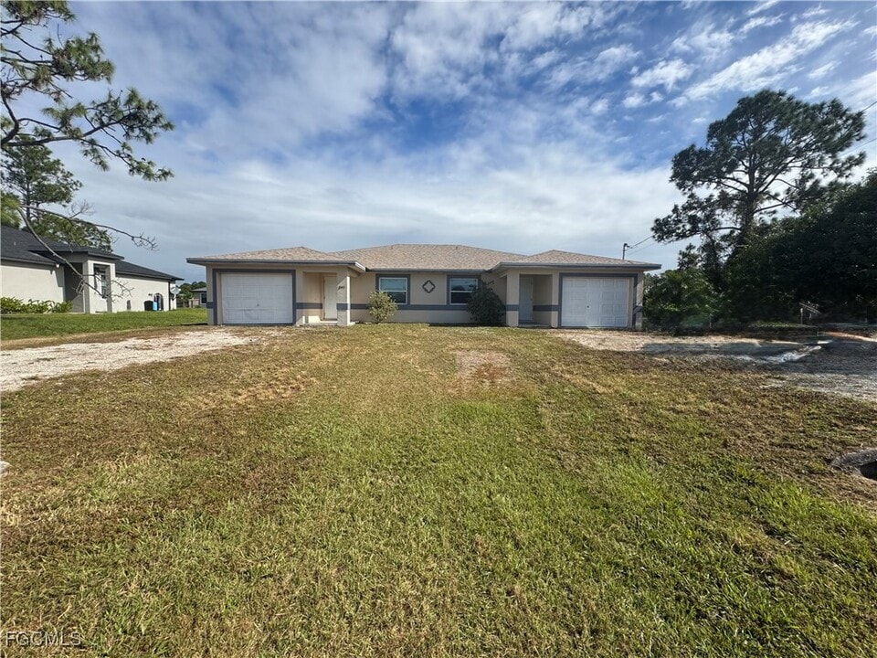 849-851 Eisenhower Blvd in Lehigh Acres, FL - Building Photo