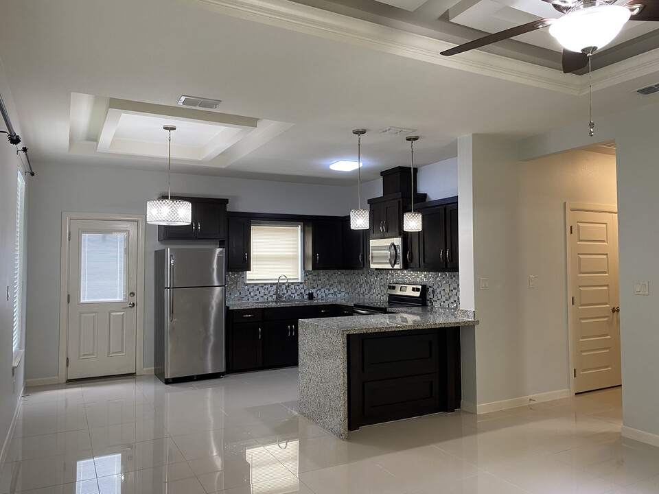 904 Myrtle Beach Ave, Unit 3 in McAllen, TX - Building Photo