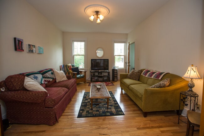 388 Summer St, Unit lower in Buffalo, NY - Building Photo - Building Photo