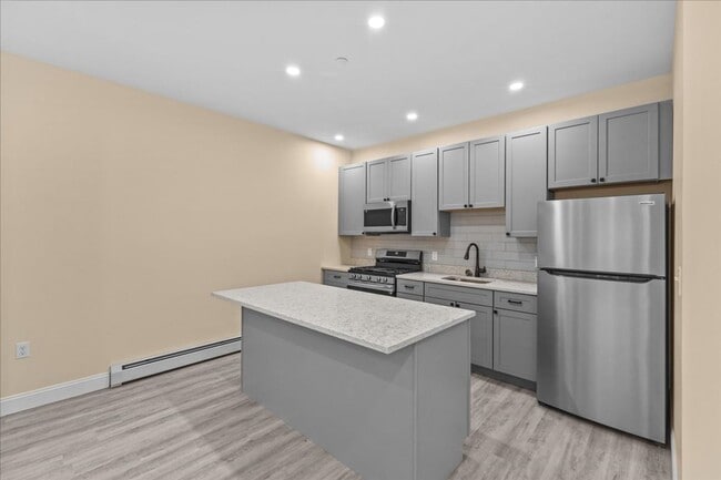 86-88-88 N Winooski Ave in Burlington, VT - Building Photo - Building Photo