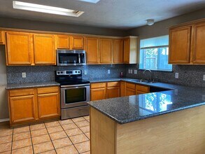 5109 Big Spring Dr in Pearland, TX - Building Photo - Building Photo