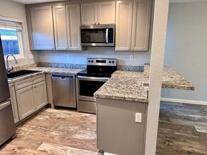 685 Racquet Club Cir in Rohnert Park, CA - Building Photo - Building Photo