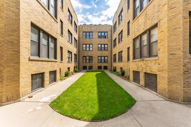 Newgard Apartments in Chicago, IL - Building Photo - Building Photo