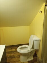 5711 Stillwell Rd in Rockville, MD - Foto de edificio - Building Photo