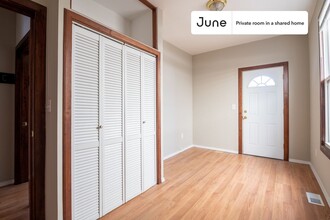 Private bedroom in 4 bed/1 bath Home in Chicago, IL - Building Photo - Building Photo