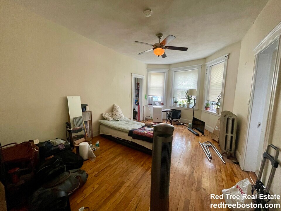 1330 Commonwealth Ave, Unit 17 in Boston, MA - Foto de edificio