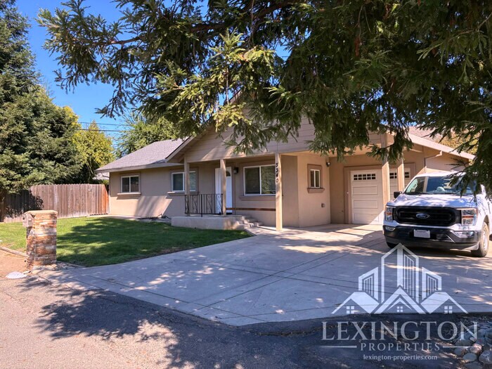 3340 Marshall Ave in Carmichael, CA - Building Photo