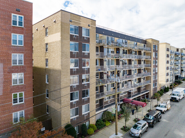 Surf East Condominium in Long Beach, NY - Building Photo - Building Photo