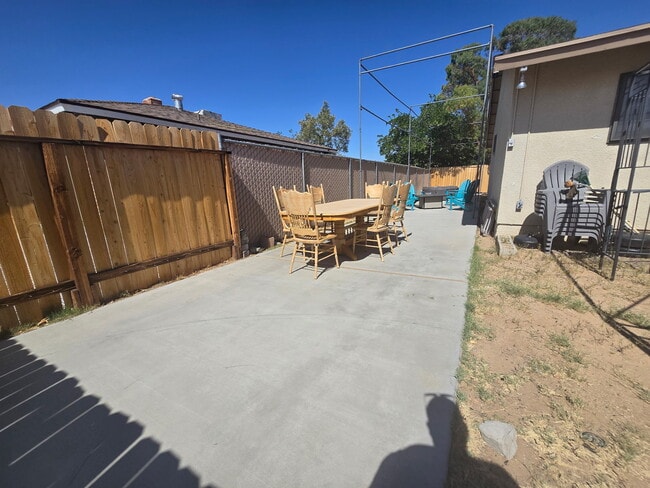 524 S Alvord St in Ridgecrest, CA - Building Photo - Building Photo