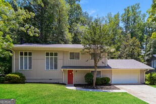 1039 Huntingdon Ct in Stone Mountain, GA - Building Photo