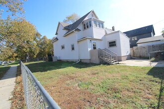 645 N 24th St in Lincoln, NE - Foto de edificio - Building Photo