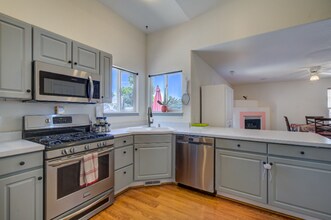 523 W Hook Dr in Pueblo West, CO - Foto de edificio - Building Photo