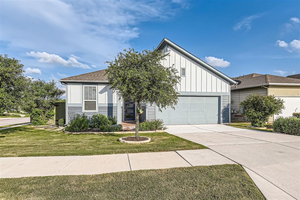 9945 Comely Bnd in Manor, TX - Building Photo