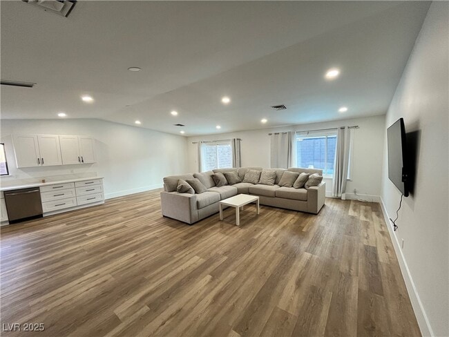 6191 Bullion Blvd in Las Vegas, NV - Building Photo - Building Photo