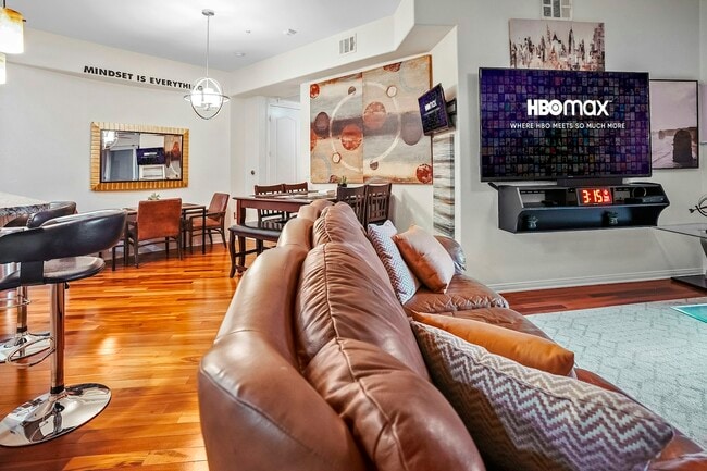 38 E Serene Ave in Las Vegas, NV - Building Photo - Building Photo
